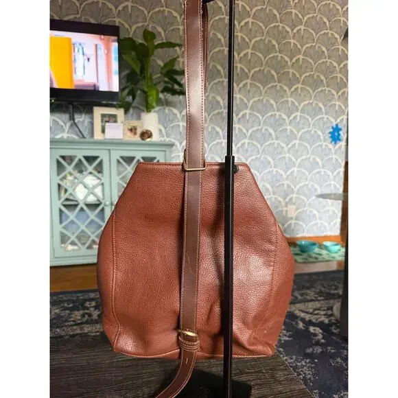 6/$25 Vintage LIZ by Liz Claiborne Brown Faux Leather Single Strap Backpack - Picture 3 of 9